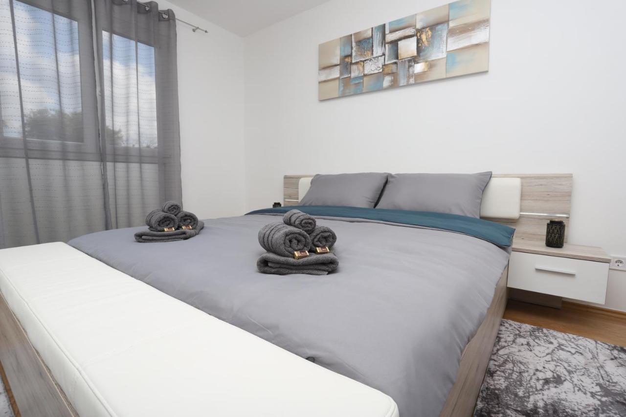 Apartman Perla Deluxe Porec Bagian luar foto